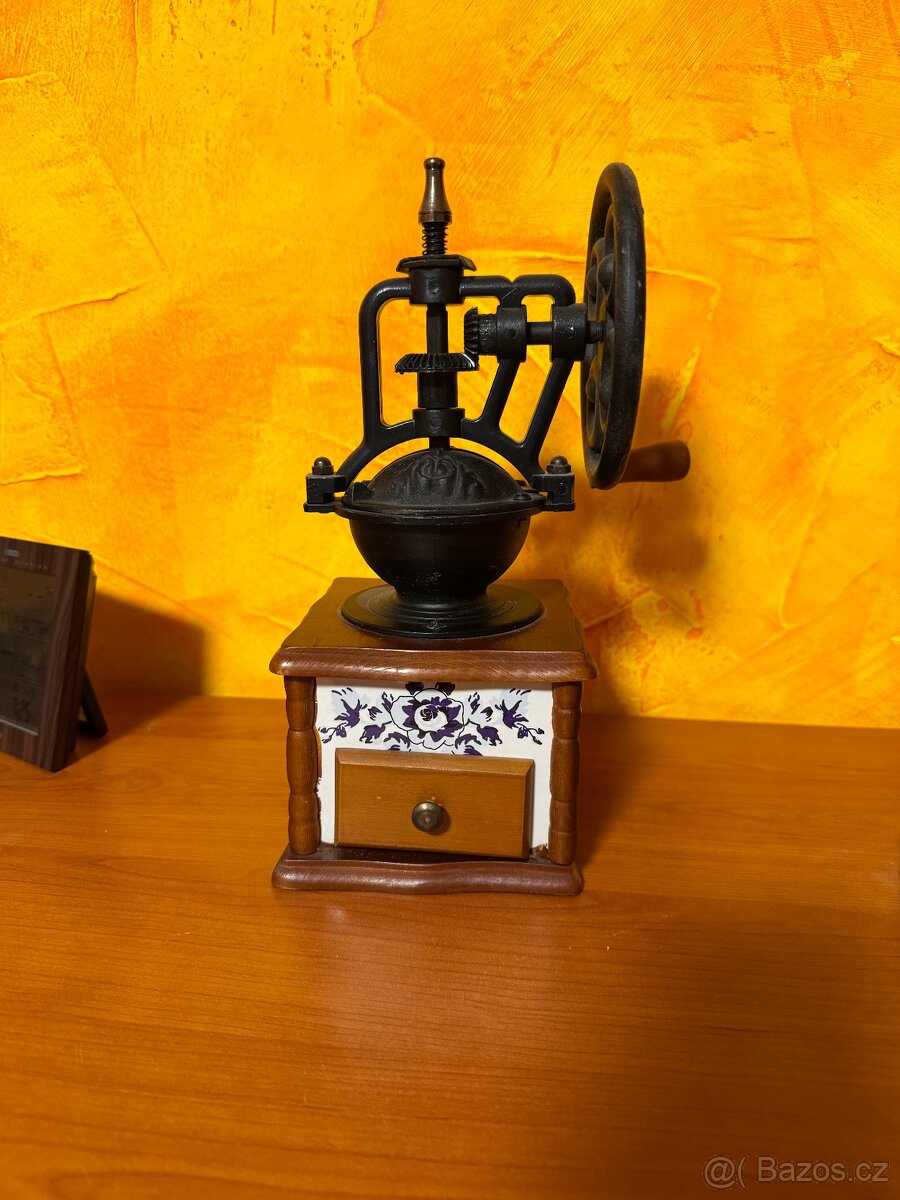 mlýnek na kafe pseudohistorický