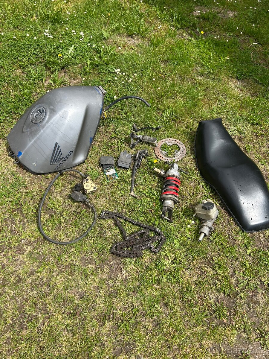 Prodám díly z Hondy cbr