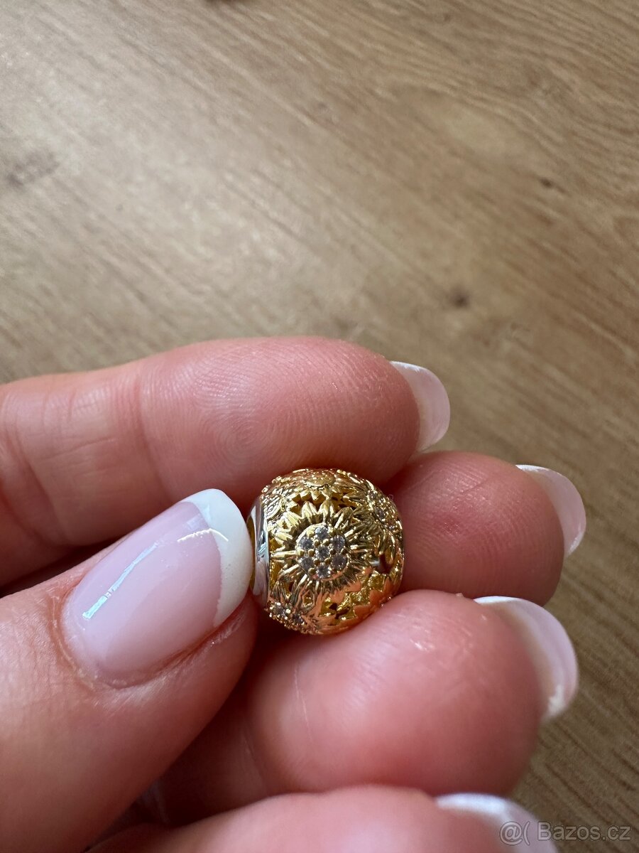 Korálek se slunečnicemi na Pandora náramek