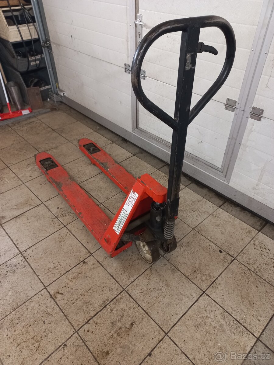Paletový vozík paleťák