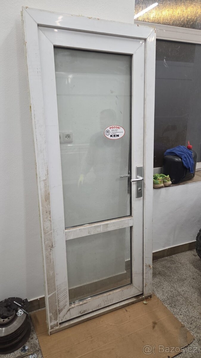 vchodové dveře