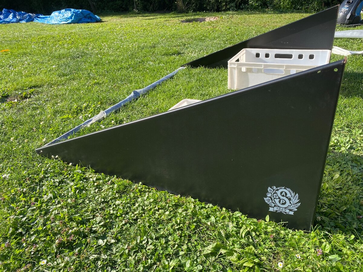 Kovová konstrukce pro markýzu / přístřešek