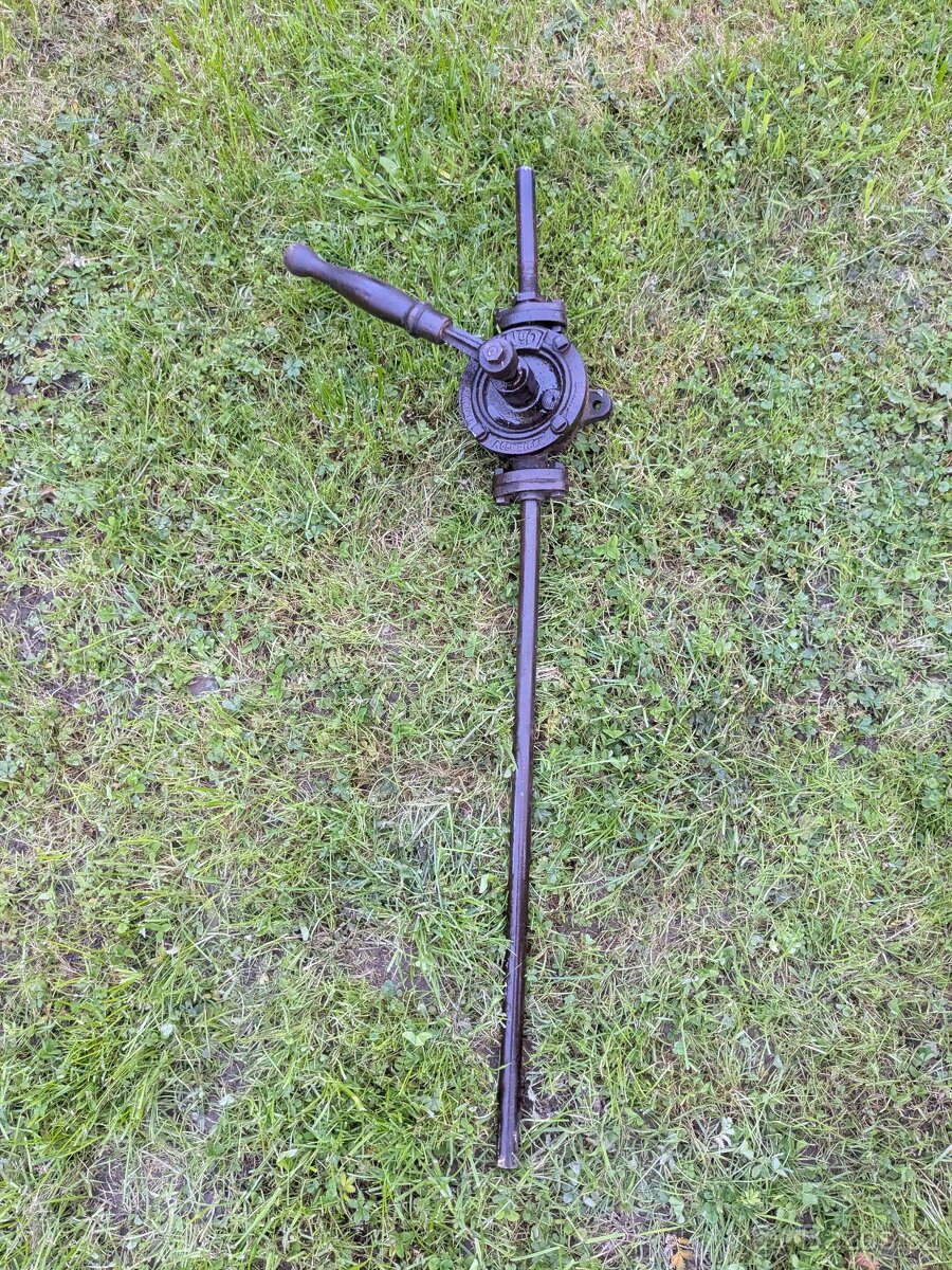 Historická pumpa na vodu