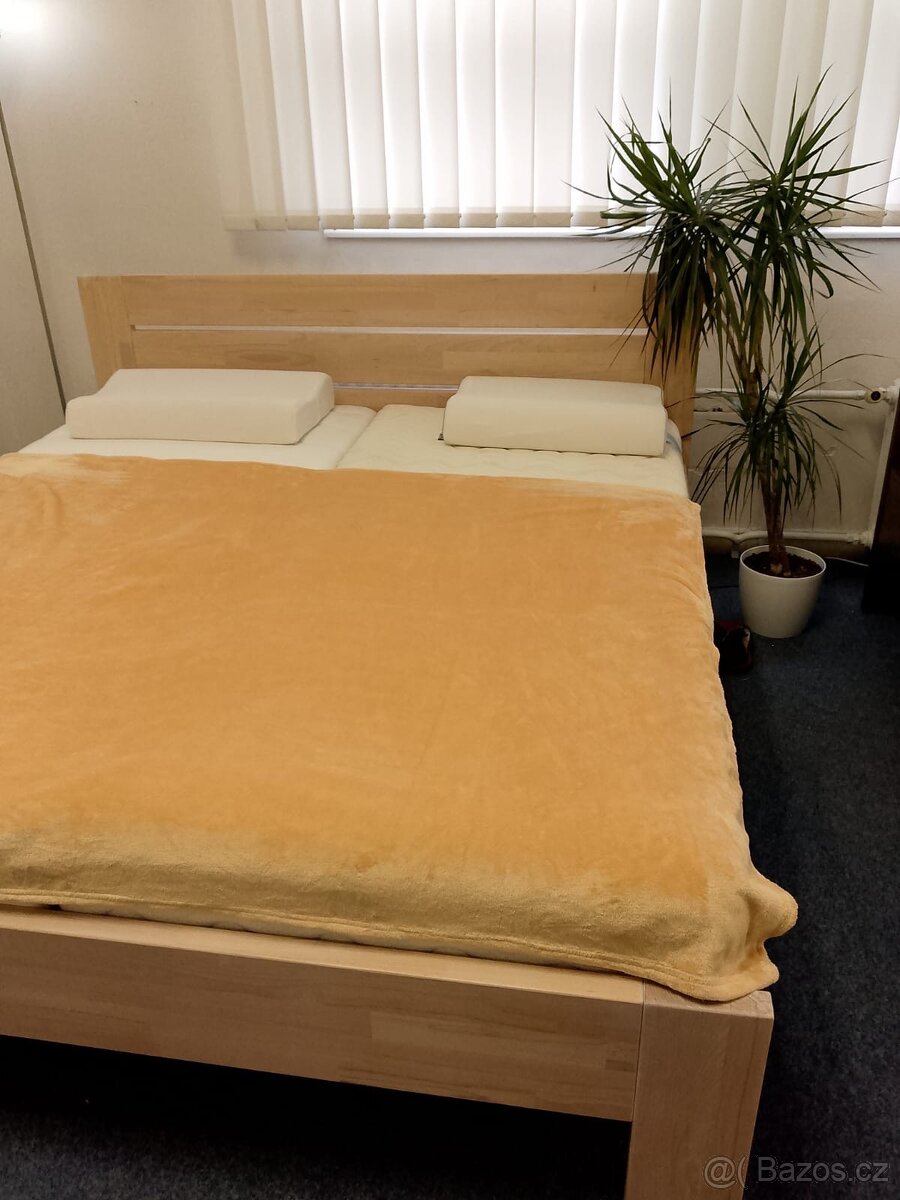 Dvoulůžko masivní buk