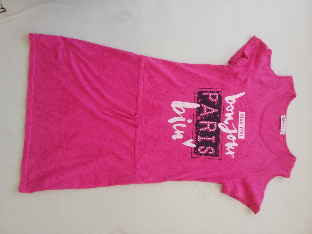 Prodám dívčí šaty nové i nošené.