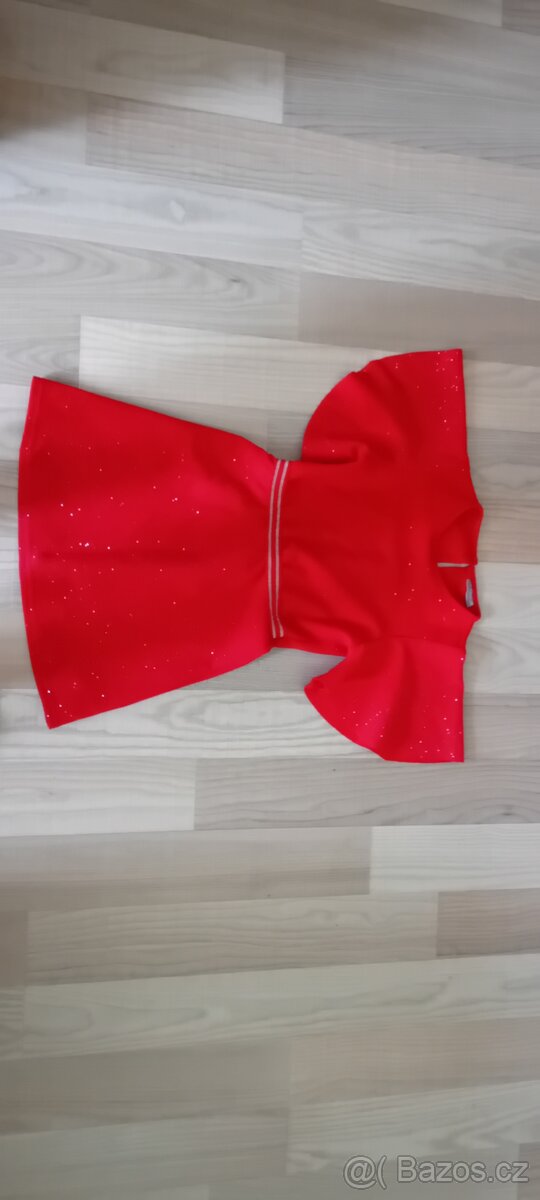 Společenské šatičky