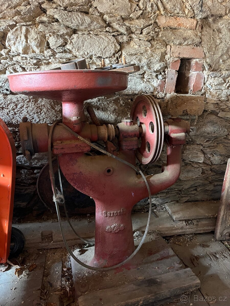 Řeznický maso mlýnek