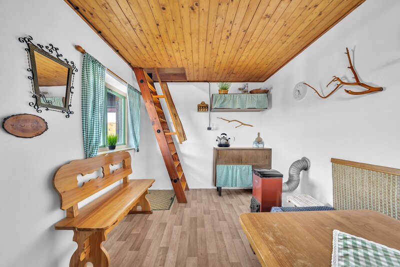 Zahradní chatka s parkovacím místem, Trutnov - kolonie Krybl