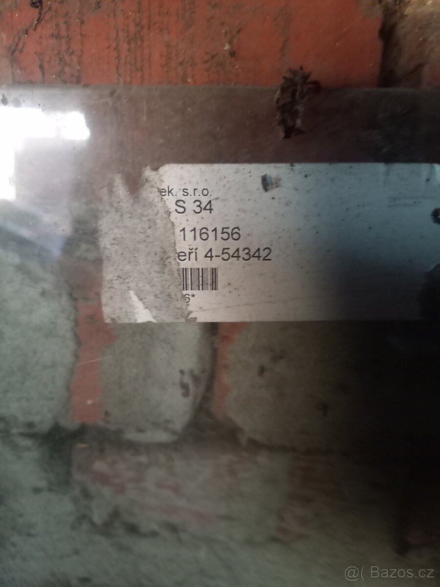 Sklo na levou stranu dveří mt8.050,150