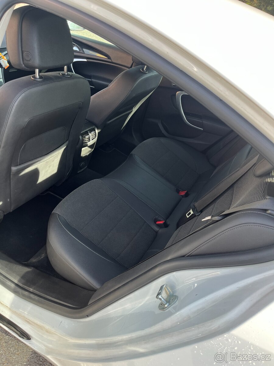Opel Insignia 2.0 CDTi, r.v. 2012, plná výbava + letní gumy