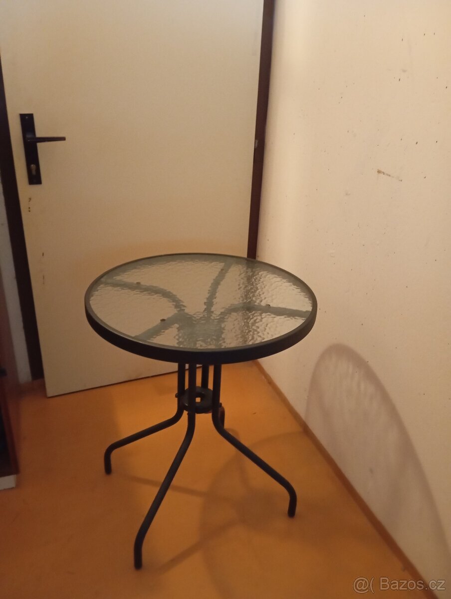 stolek na balkon
