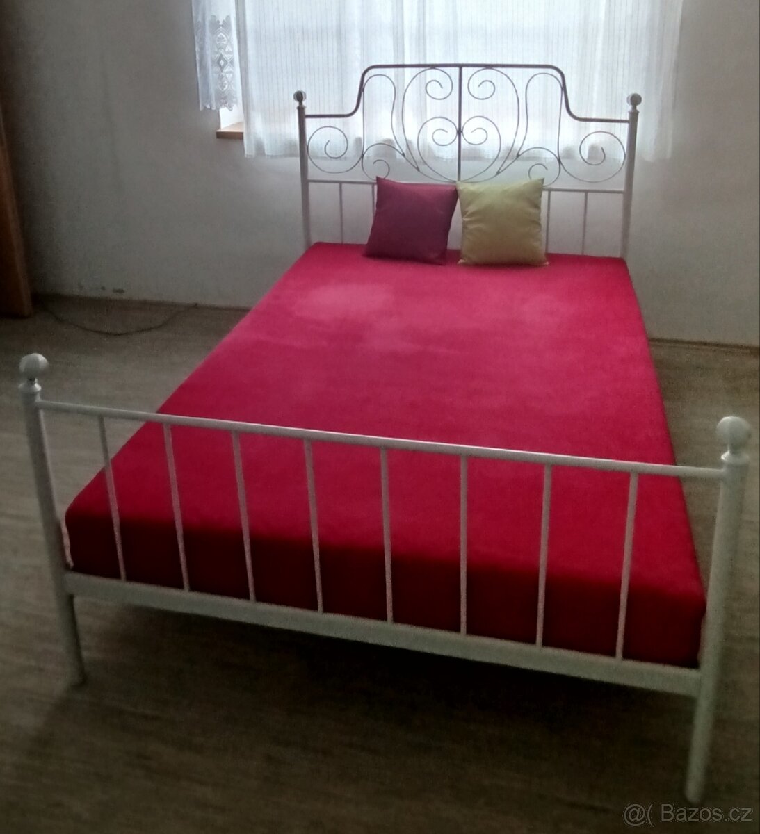 Kovová postel 140x200 s lamelovým roštem a matrací