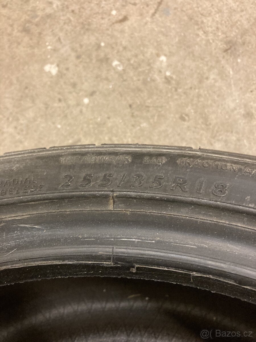 255/35 R18 Dulop