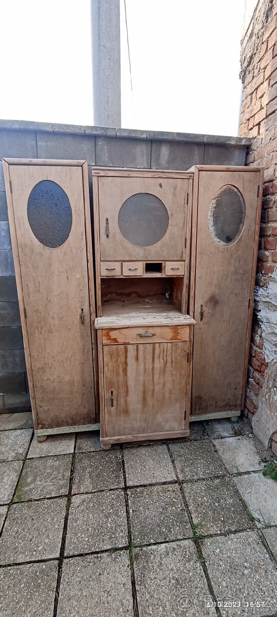 Komínový kredenc rozebiratelný k renovaci