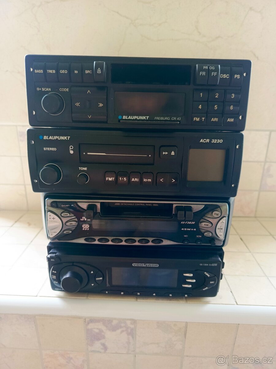 4x Autoradio starší