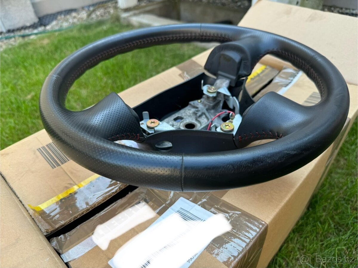 MX-5 NBFL Volant a ruční brzda z Unpluget edice červená nit