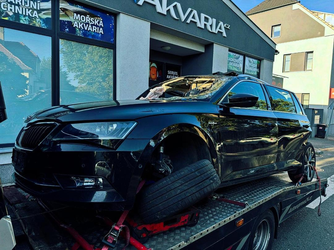 Vůz na náhradní díly Škoda Superb 3 kombi L&K DFCA SFV LF9R