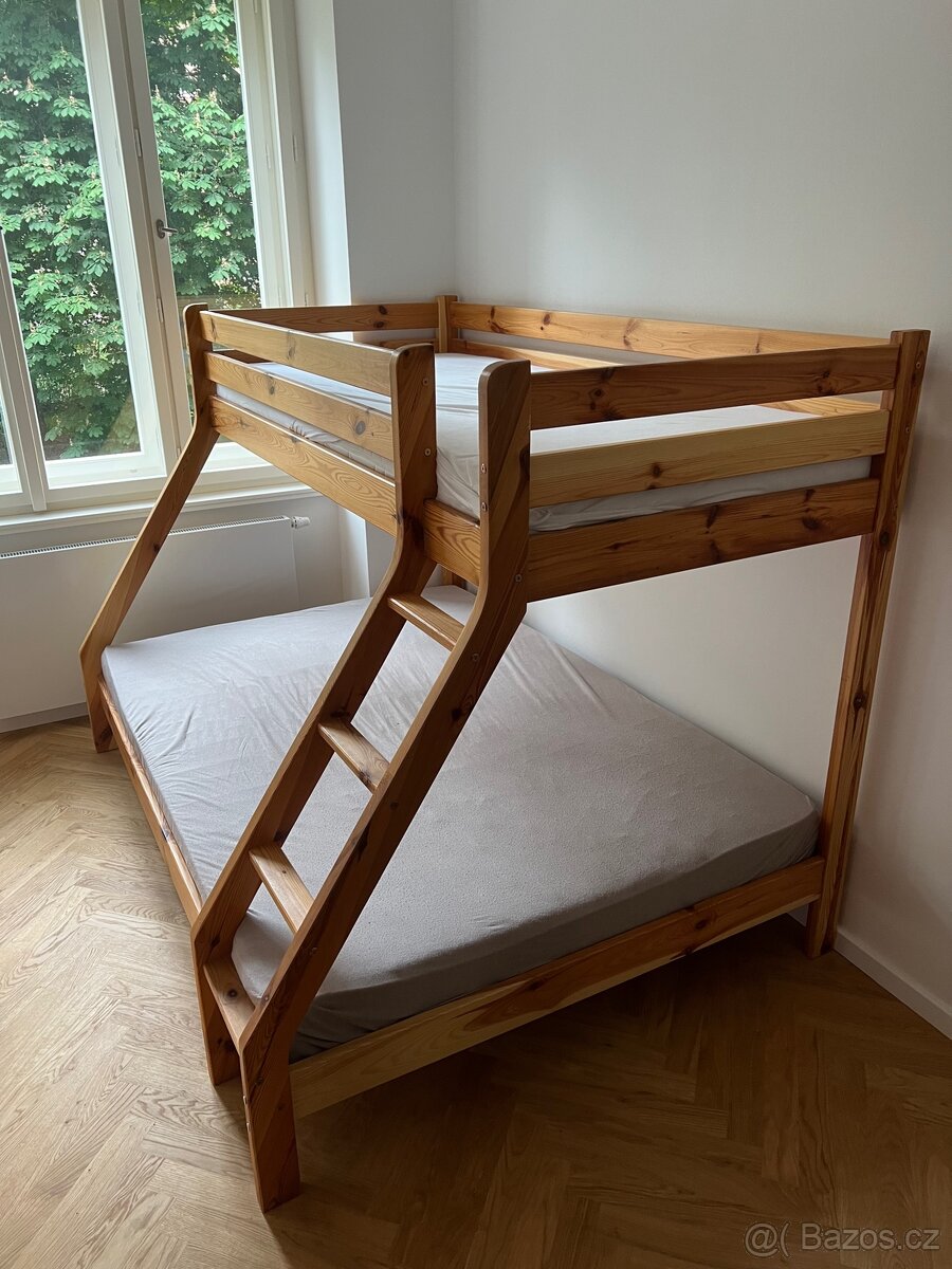 Poschoďová postel z masivu