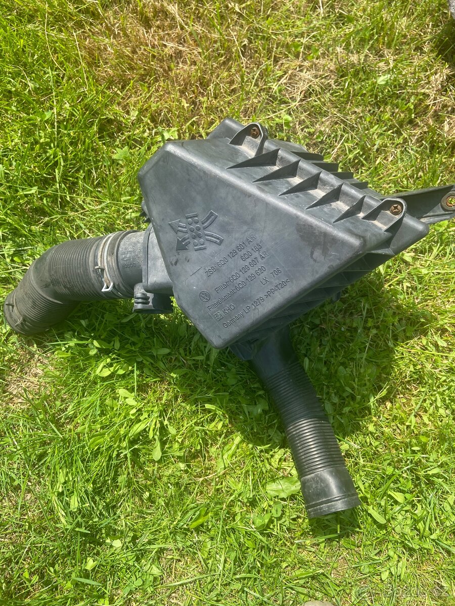 Kryt vzduchoveho filtru Audi A6 C6