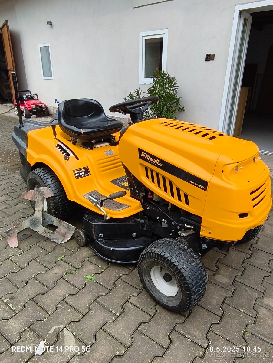 zahradní traktor