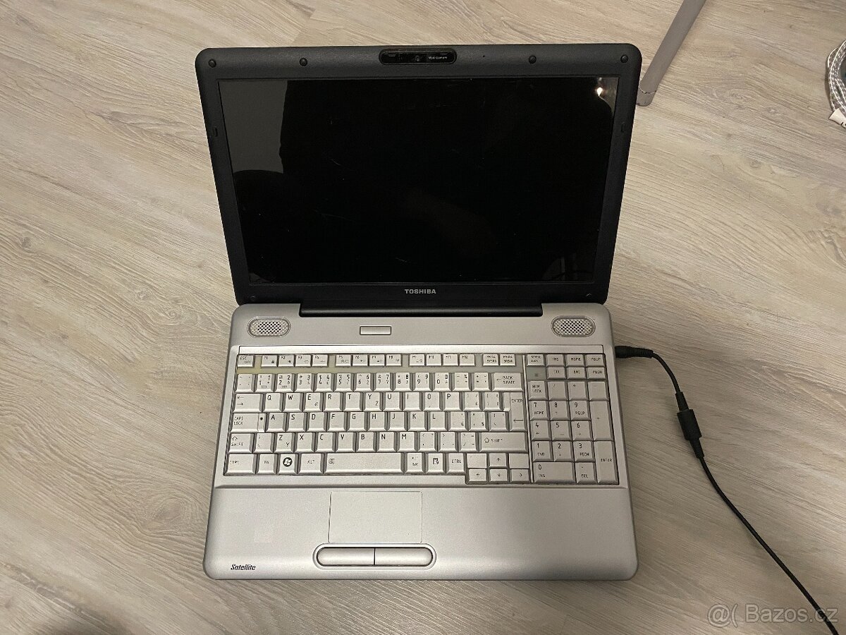 Toshiba Satellite L500 – 500 GB HDD, 4 GB RAM, dva OS