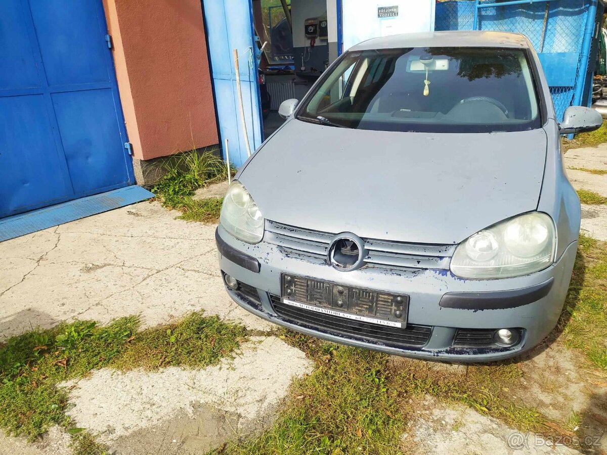 VW GOLF V. (3312)