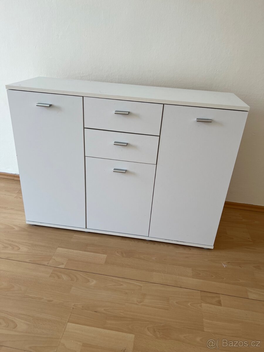 Skříňka se šupíky bílá