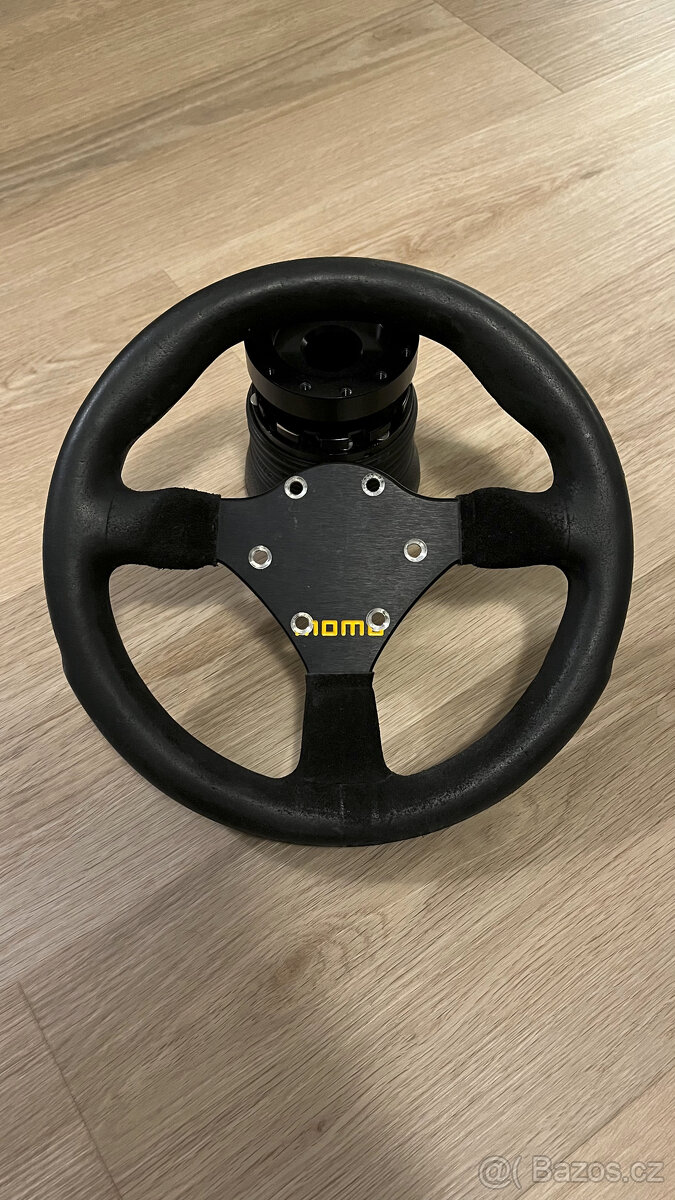 MOMO závodní volant + nába – průměr 260 mm