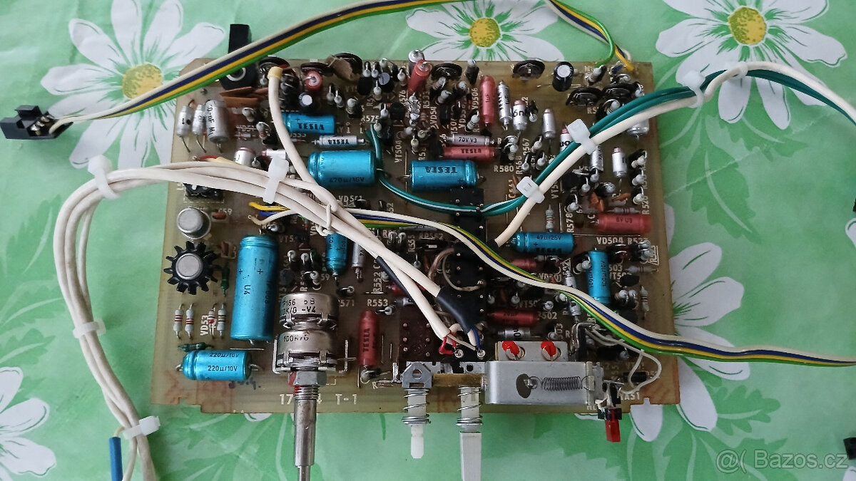 Prodám funkční magnetofonovou desku do Tesla Condoru.