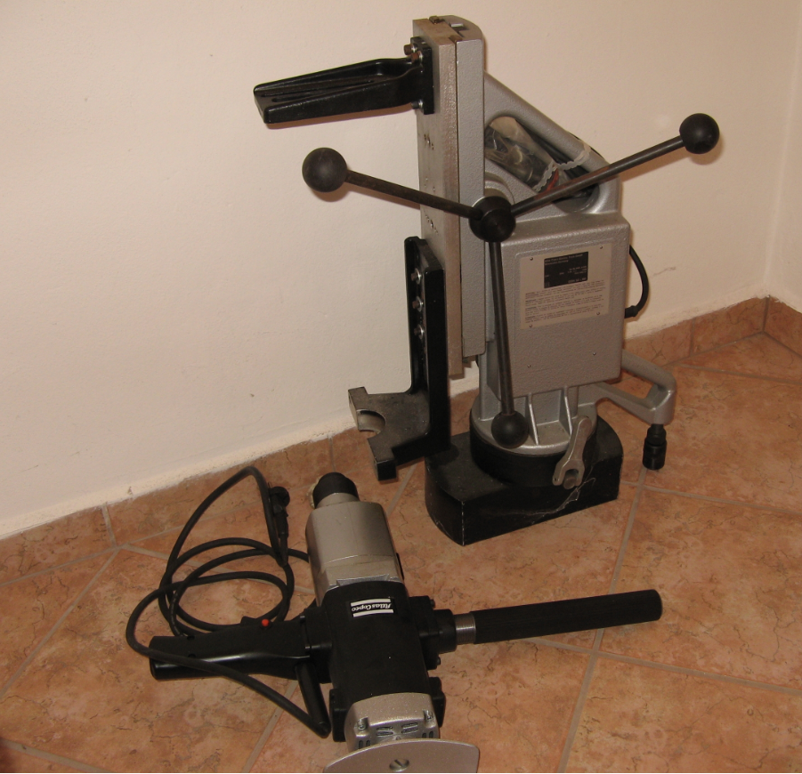 Vrtačka ATLAS COPCO B4-32 a el.magn. STOJAN DDH 32 RP