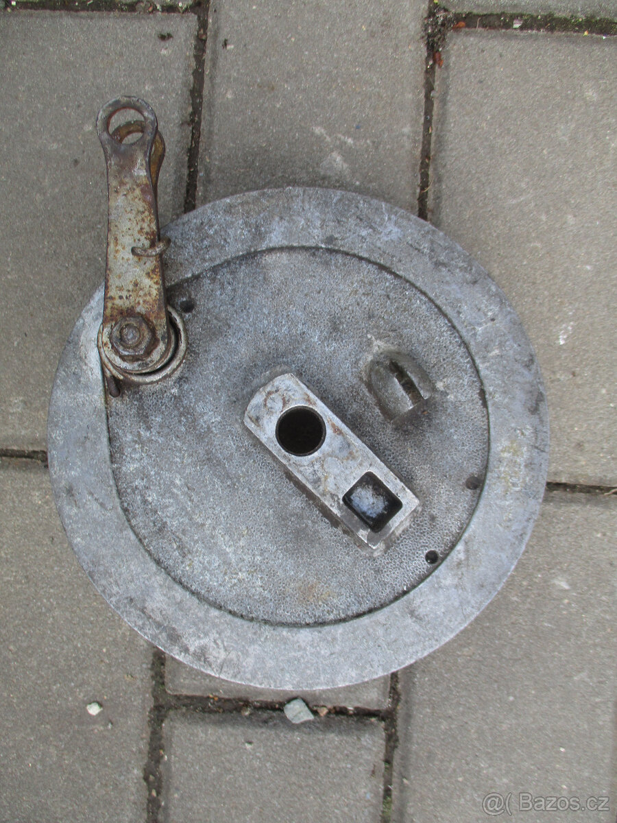 Štít brzdy ČZ 175,250,350, JAWA 350/632,634,638,639,640