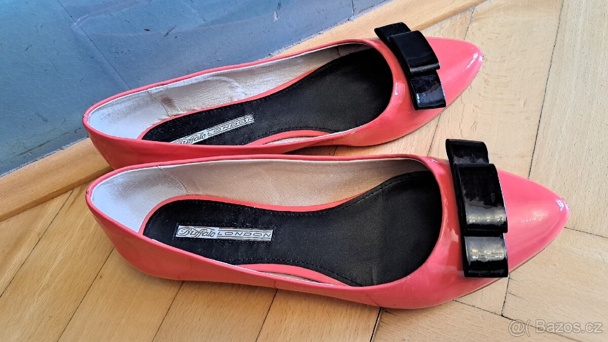 Korálové lodičky-lakovky Buffalo London,vel.39