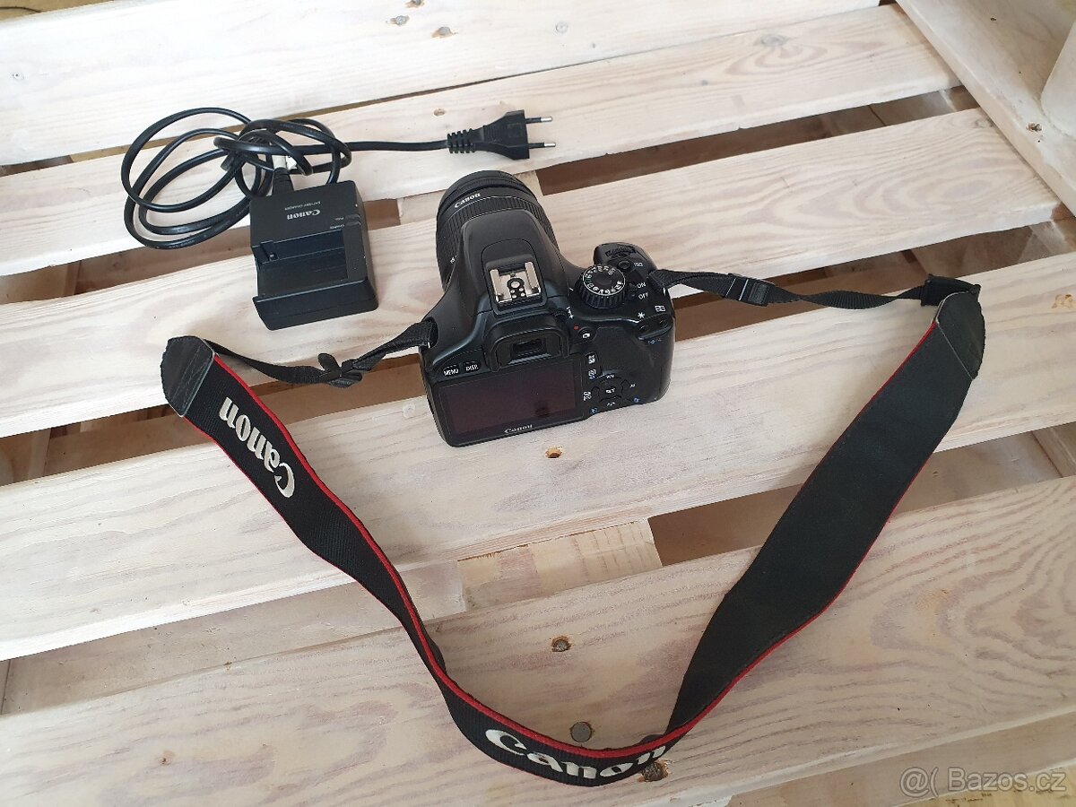 Canon EOS 550D se základním objektivem.