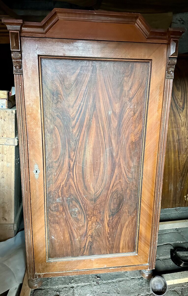 Starožitné skříně