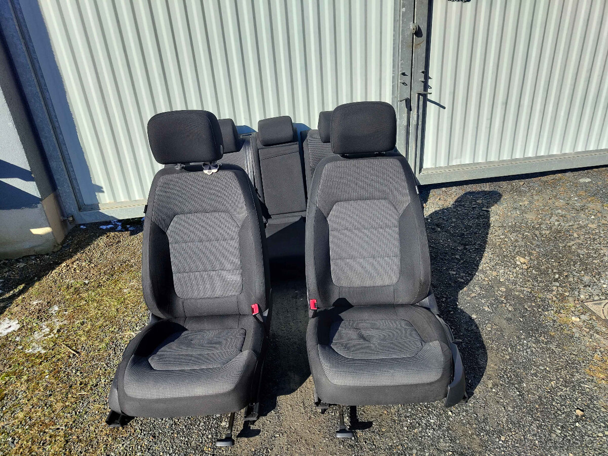 Sedačky Passat B7 - sedan