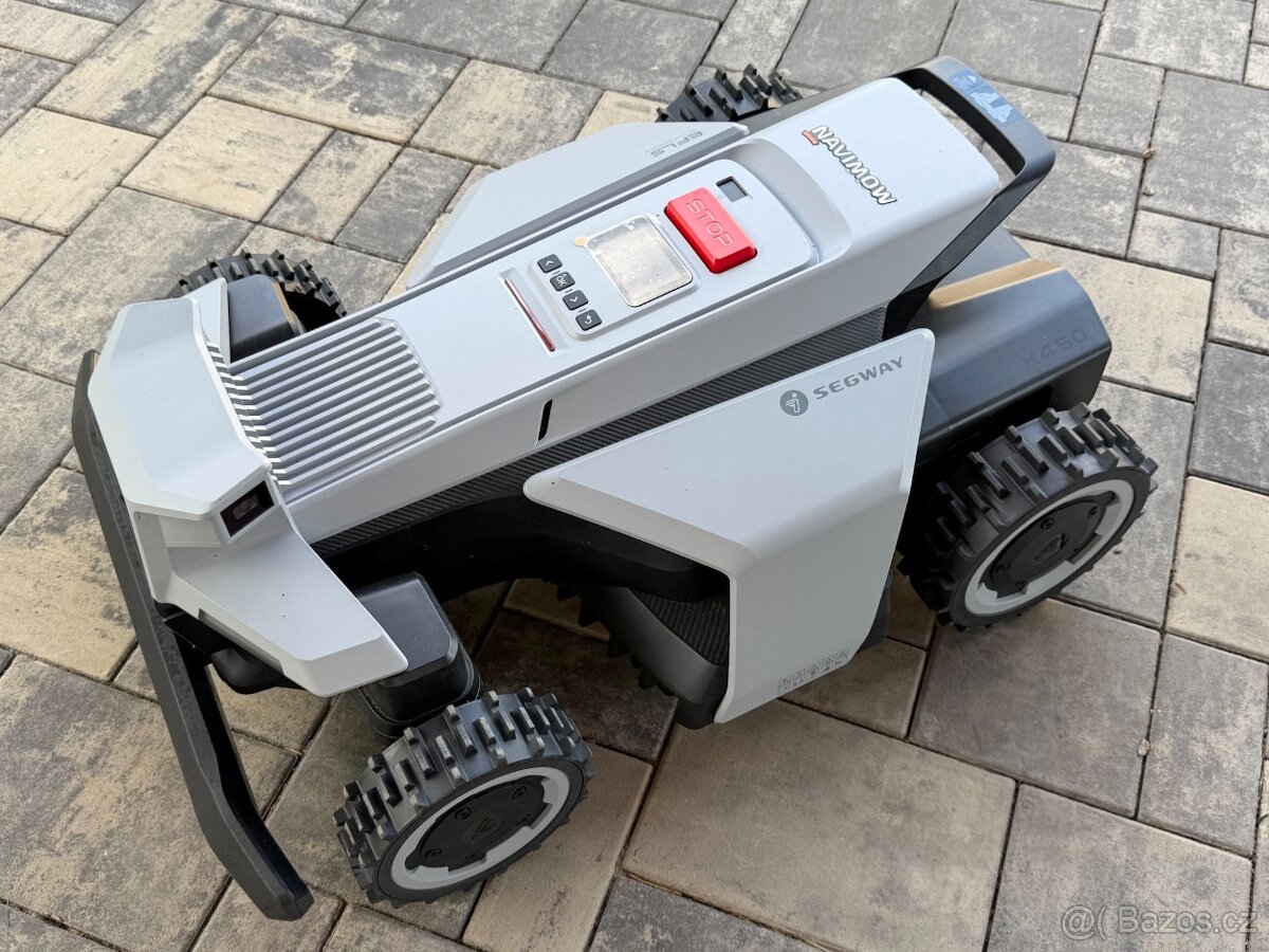 Robotická sekačka Segway Navimow X450, předváděčka