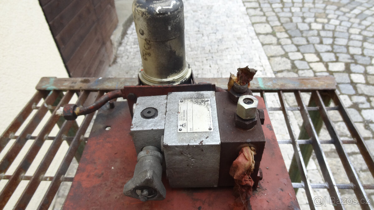 prodám část hydrauliky