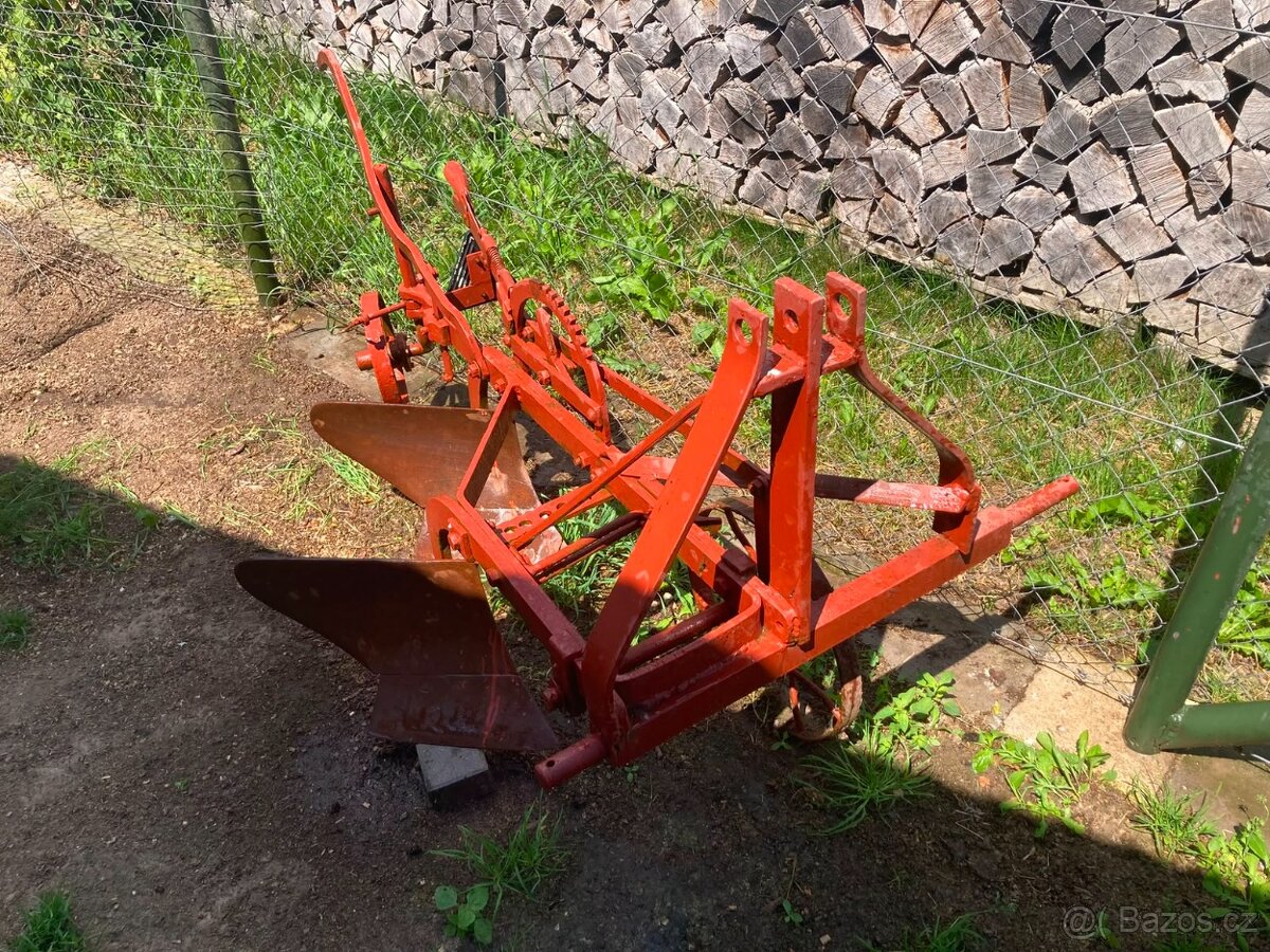 Dvouradličný pluh za malotraktor
