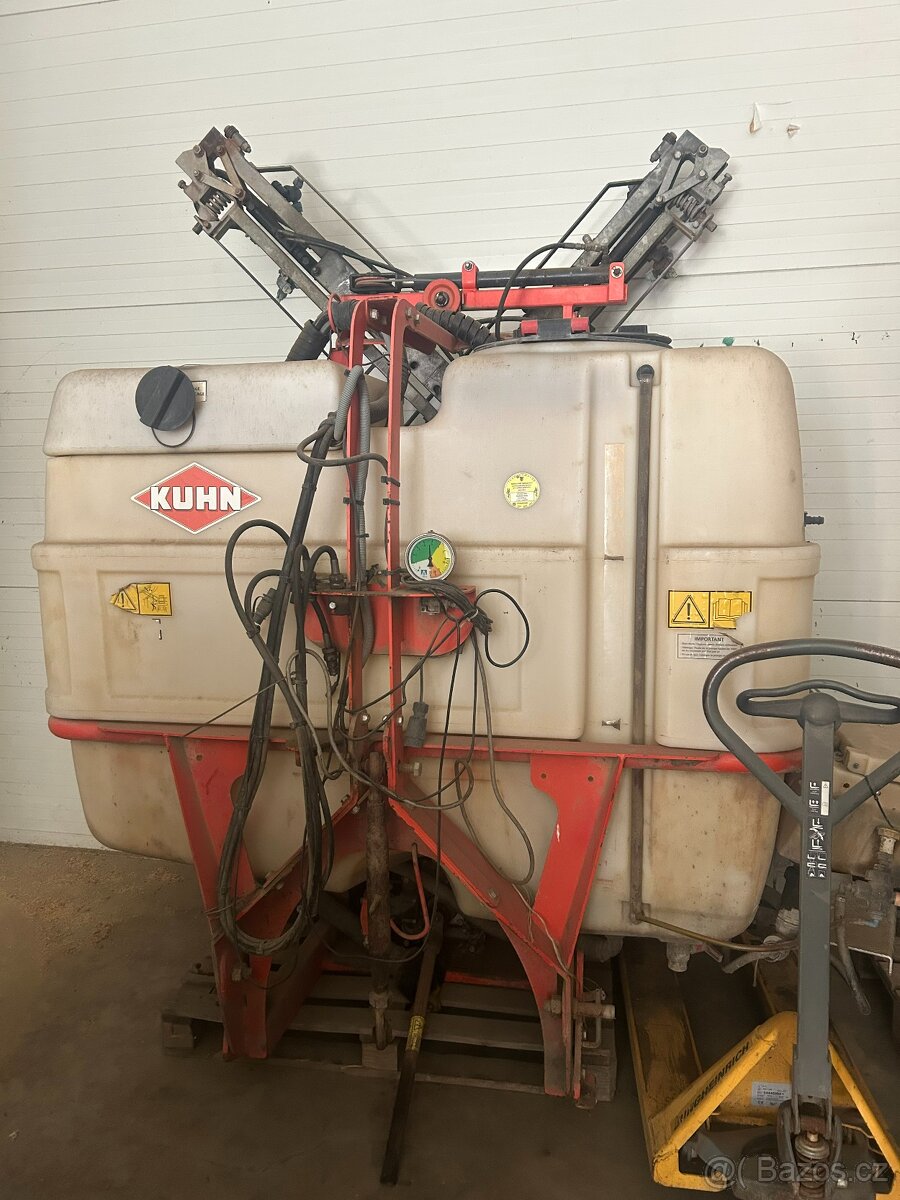 POSTŘIKOVAČ KUHN OMNIS 1000L