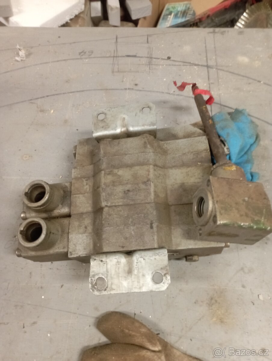 Sekce pultu hydrauliky