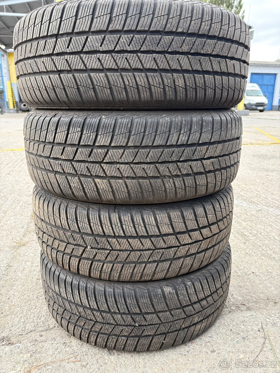 Zimní pneu 215/55/17 XL