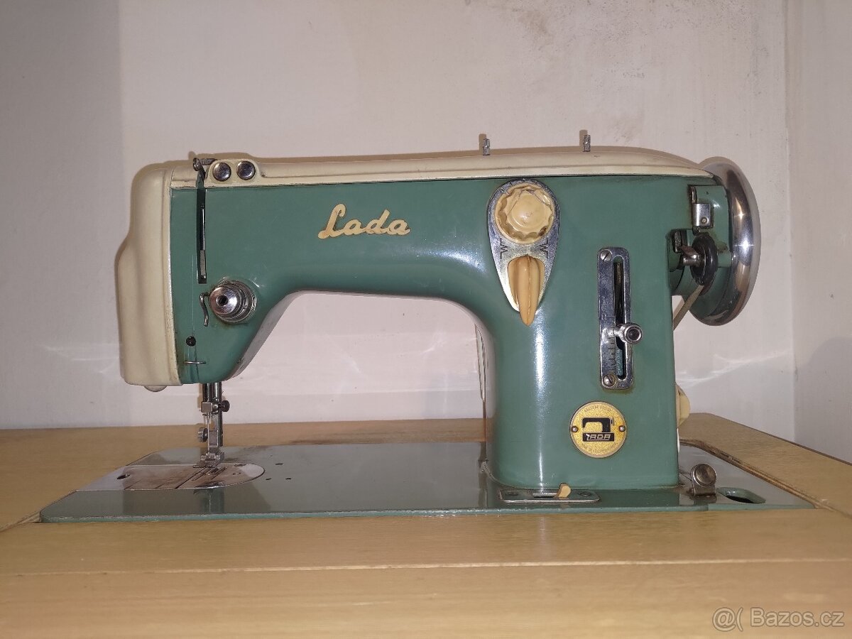 Šicí stroj Lada 236