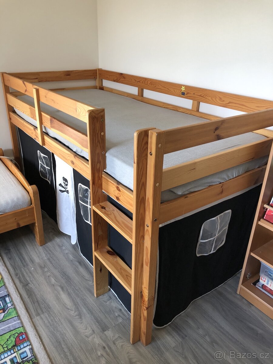 Dřevěná vyvýšená postel 200x90