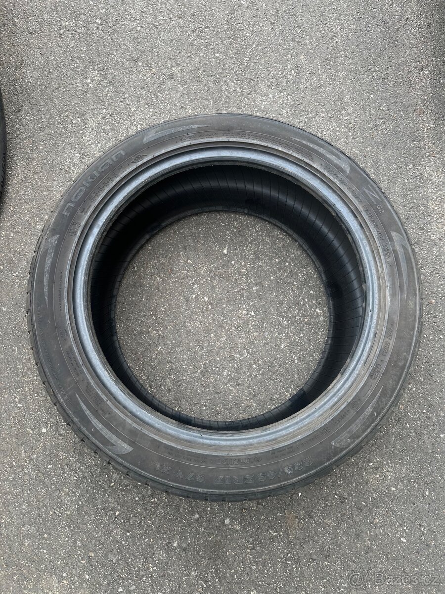 Nokian letní 2ks 235/45/17