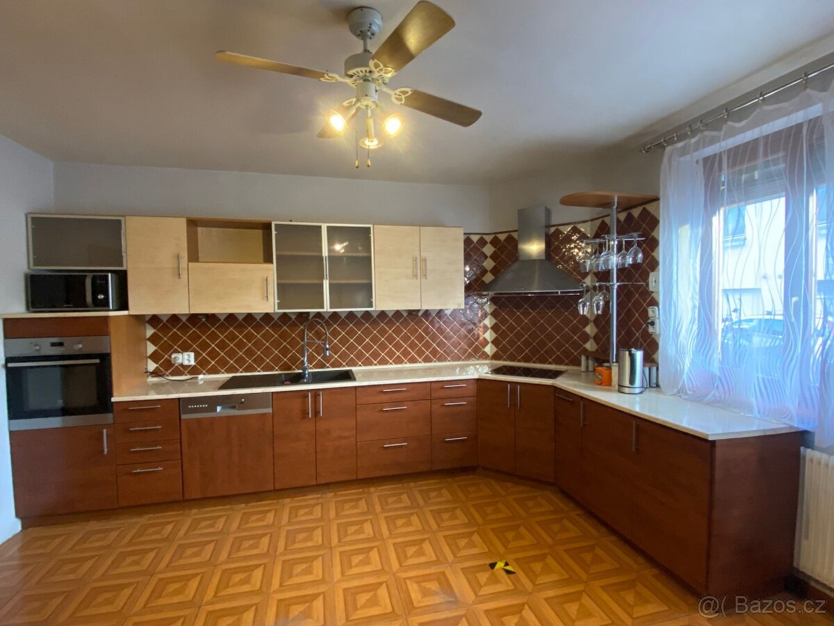 Starší kuchyňská linka