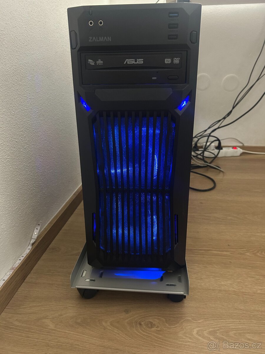 Herní počítač asus