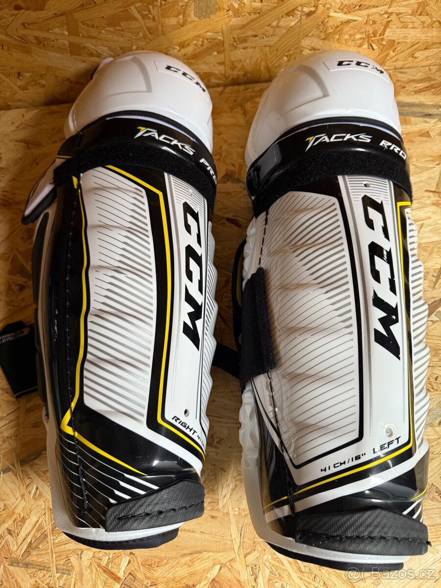 Hokejové holenní chrániče CCM tacks, pro velikost 16