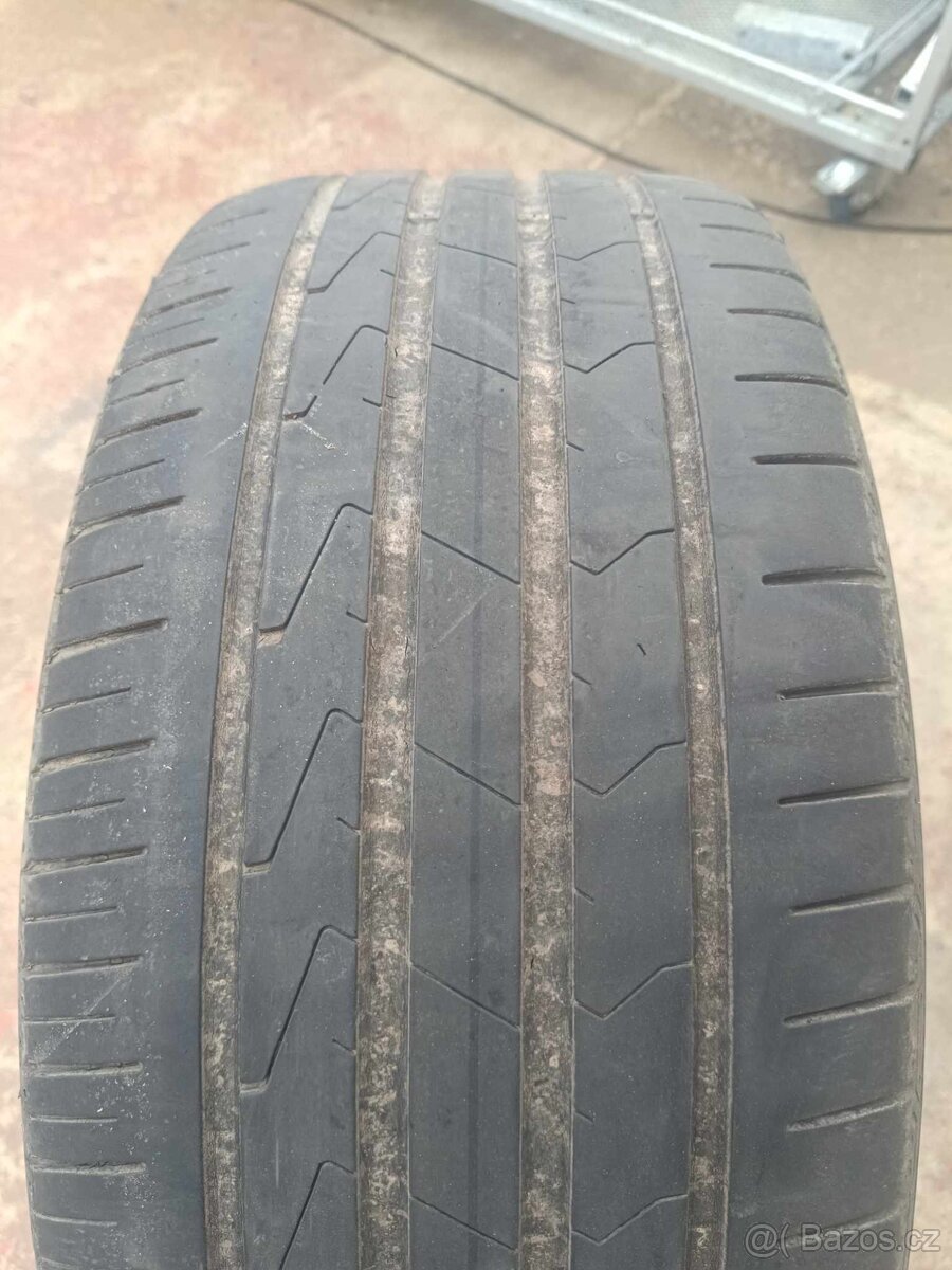 Hankook 225/45 R17