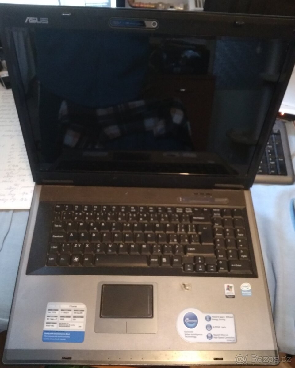 Notebook ASUS F7L s velkým displayem 17"