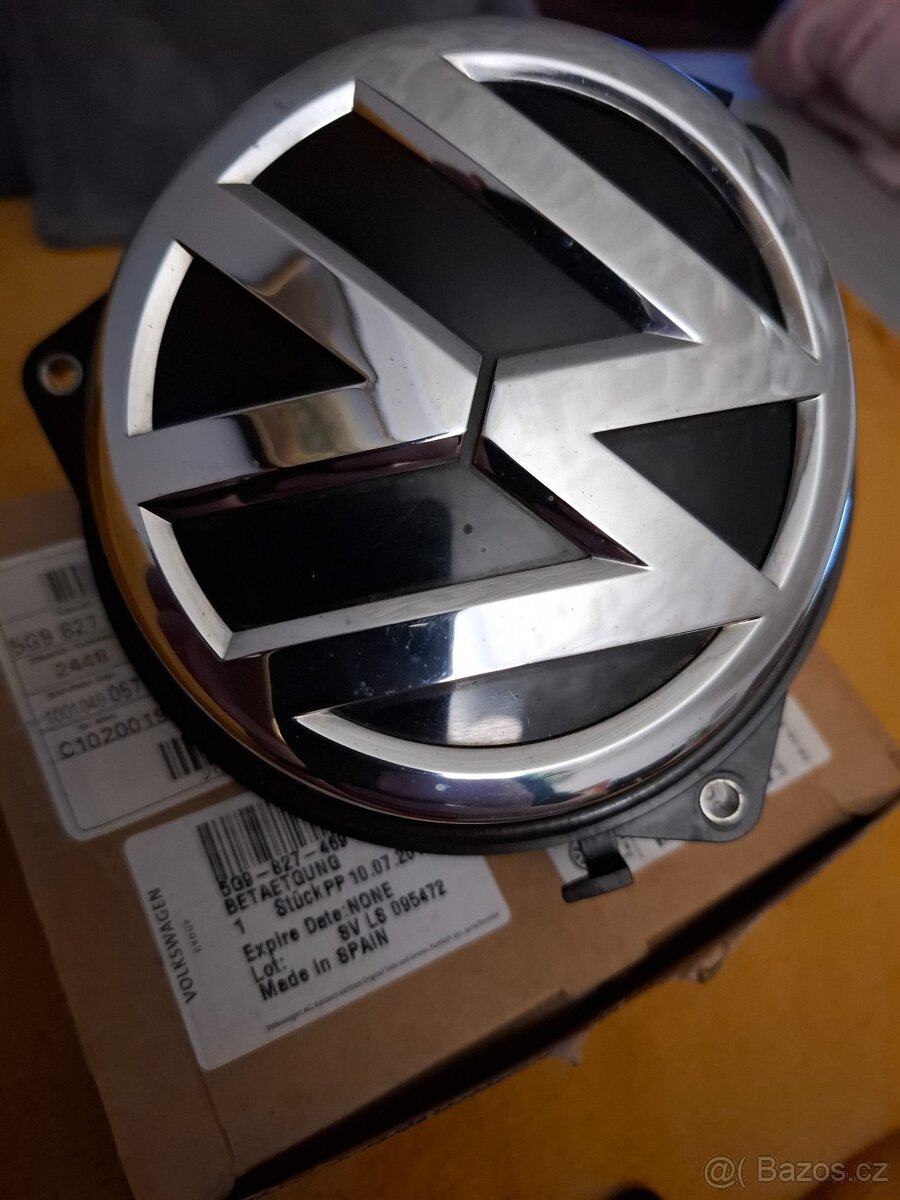 Logo VW s klikou páté dveře Golf7